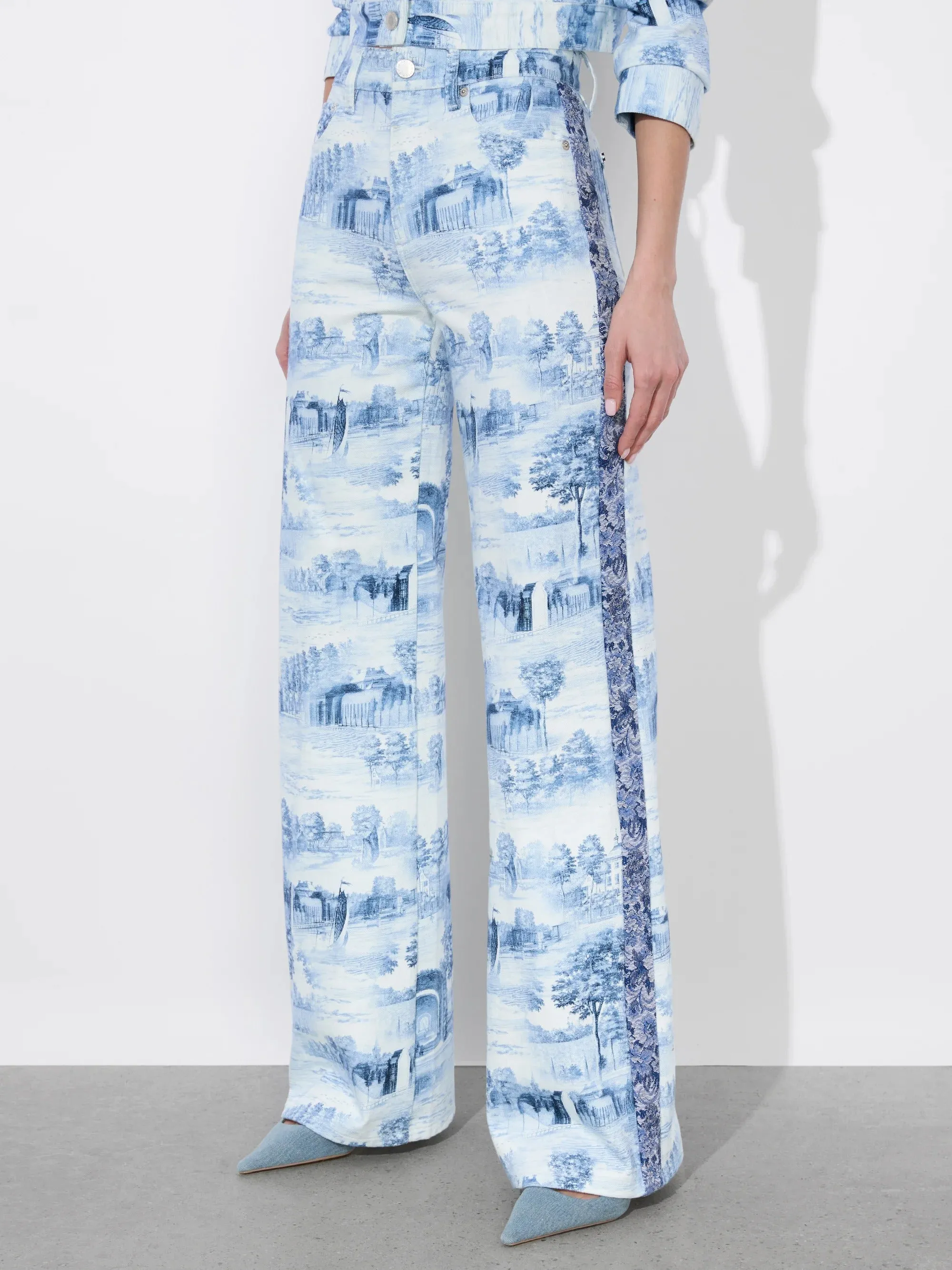 Alice   Olivia Weezy Printed Jeans in Chateau