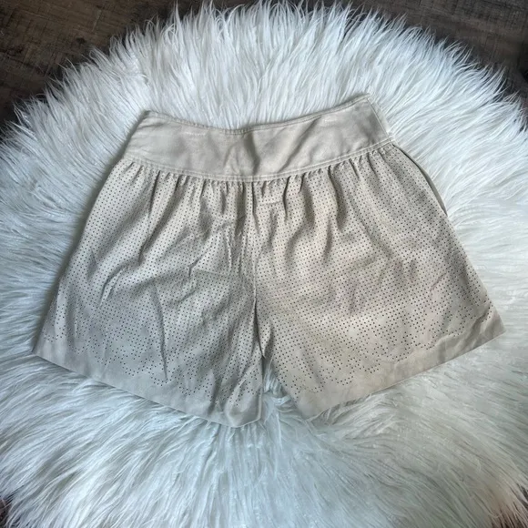 ANTHROPOLOGIE ELEVENSES BEIGE FLOWY PERFORATED SHORTS SIZE 6