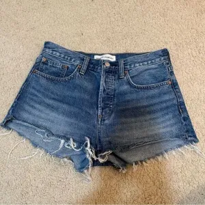 Aritzia the Denim Forum the Yoko Short size 27 shorts