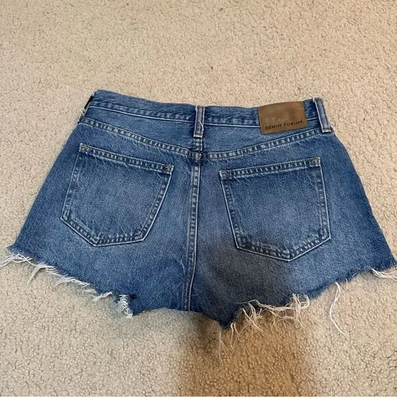 Aritzia the Denim Forum the Yoko Short size 27 shorts