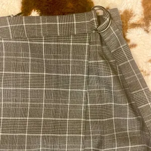 Banana Republic Grey Plaid Midi Wrap Skirt Size 8 | NWT | Business Professional