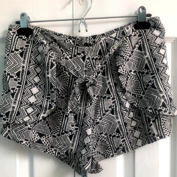 BAND OF GYPSIES Aztec Black And White Print Shorts Size XS