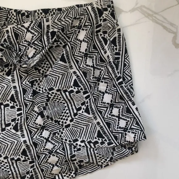 BAND OF GYPSIES Aztec Black And White Print Shorts Size XS