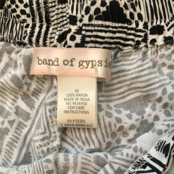 BAND OF GYPSIES Aztec Black And White Print Shorts Size XS