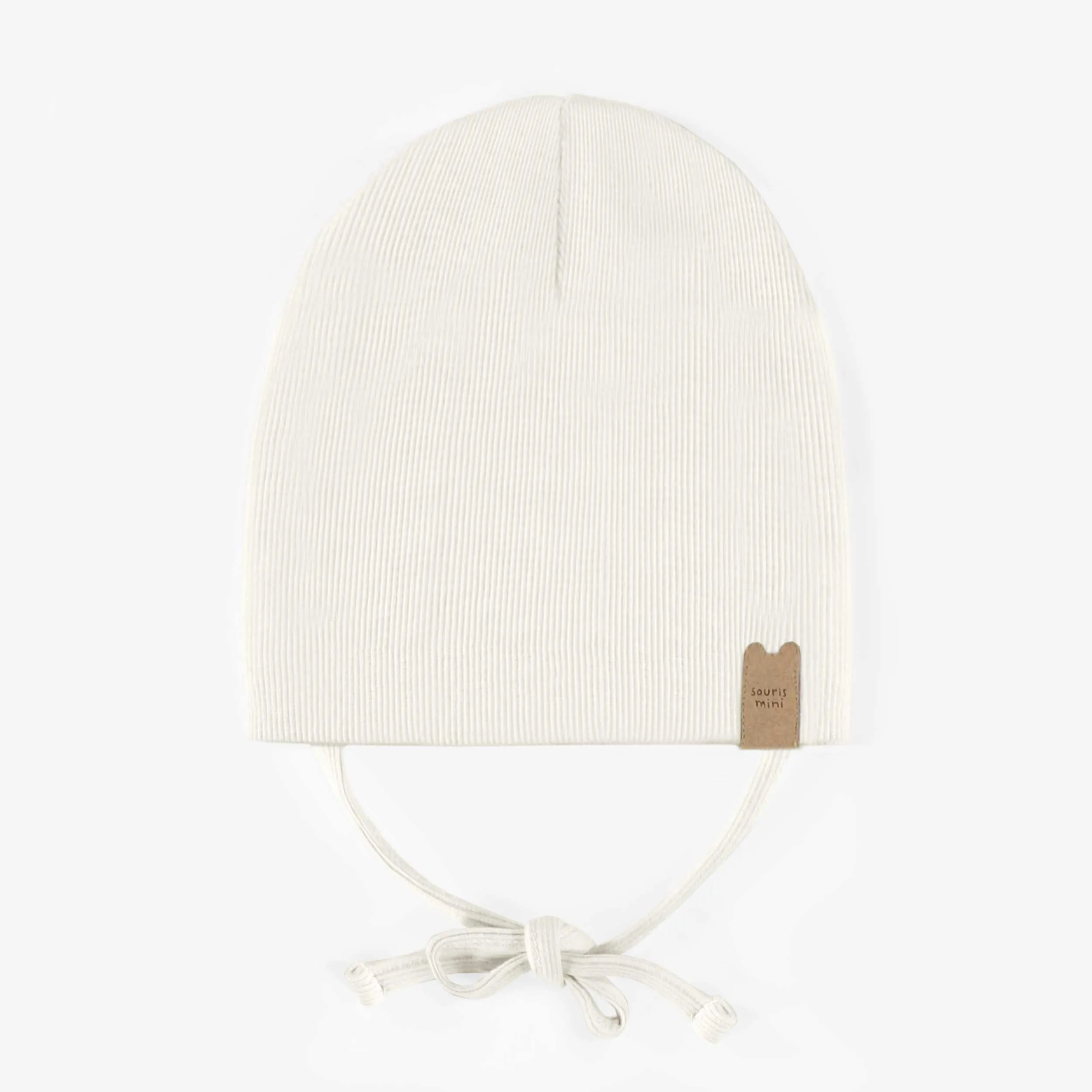 Chapeau crème d’extérieur avec cordons en tricot côtelé, bébé || Cream outdoor hat with cords in ribbed knit, baby