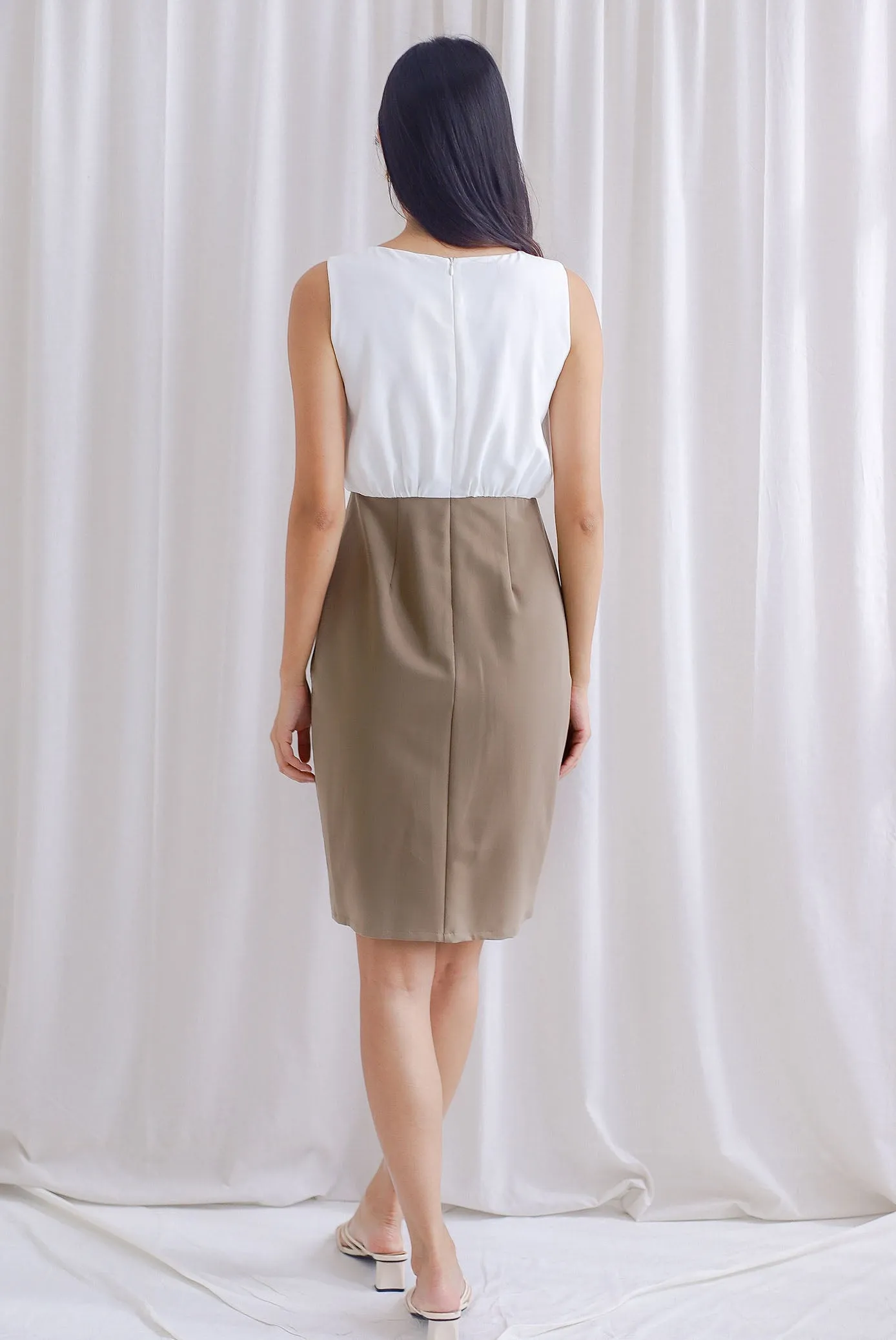 Dolores Ruched Colourblock Zip Slit Dress In White/Sand