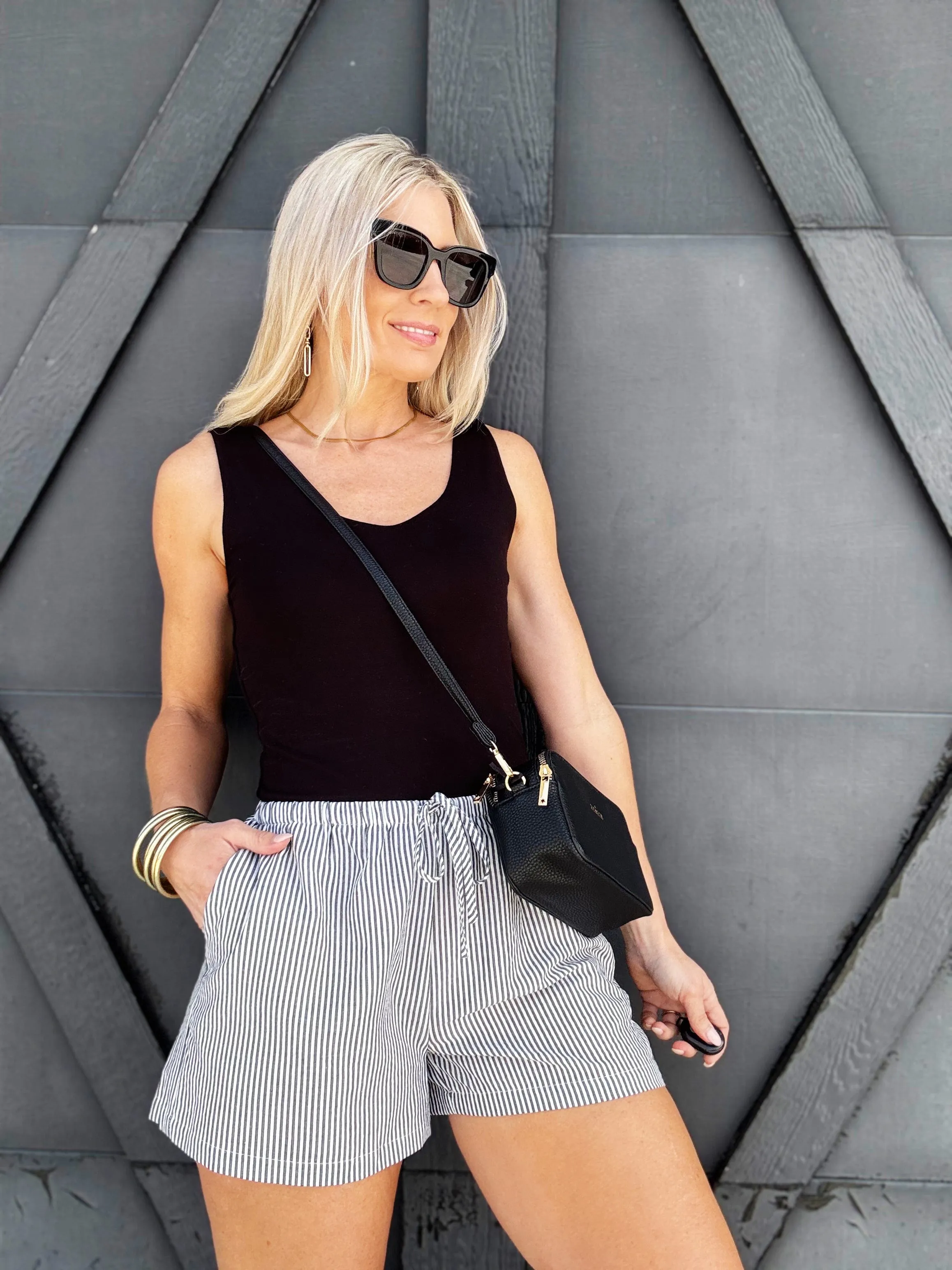Drawstring Waist Stripped Shorts In Black