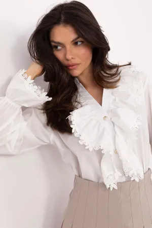 Elegant long sleeve shirt with a classic cut