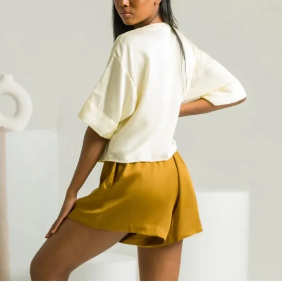 ETTITUDE Women’s Sateen Short Sleeve Shirt in vanilla (cream color) NWT