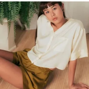 Ettitude,NIB, Sateen Short Sleeve Shirt in Vanilla (pale yellow).