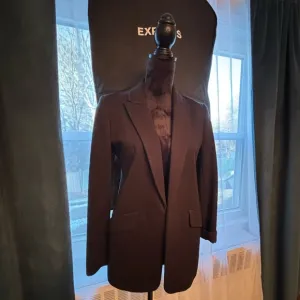 Express Black tailored women’s blazer with garment bag