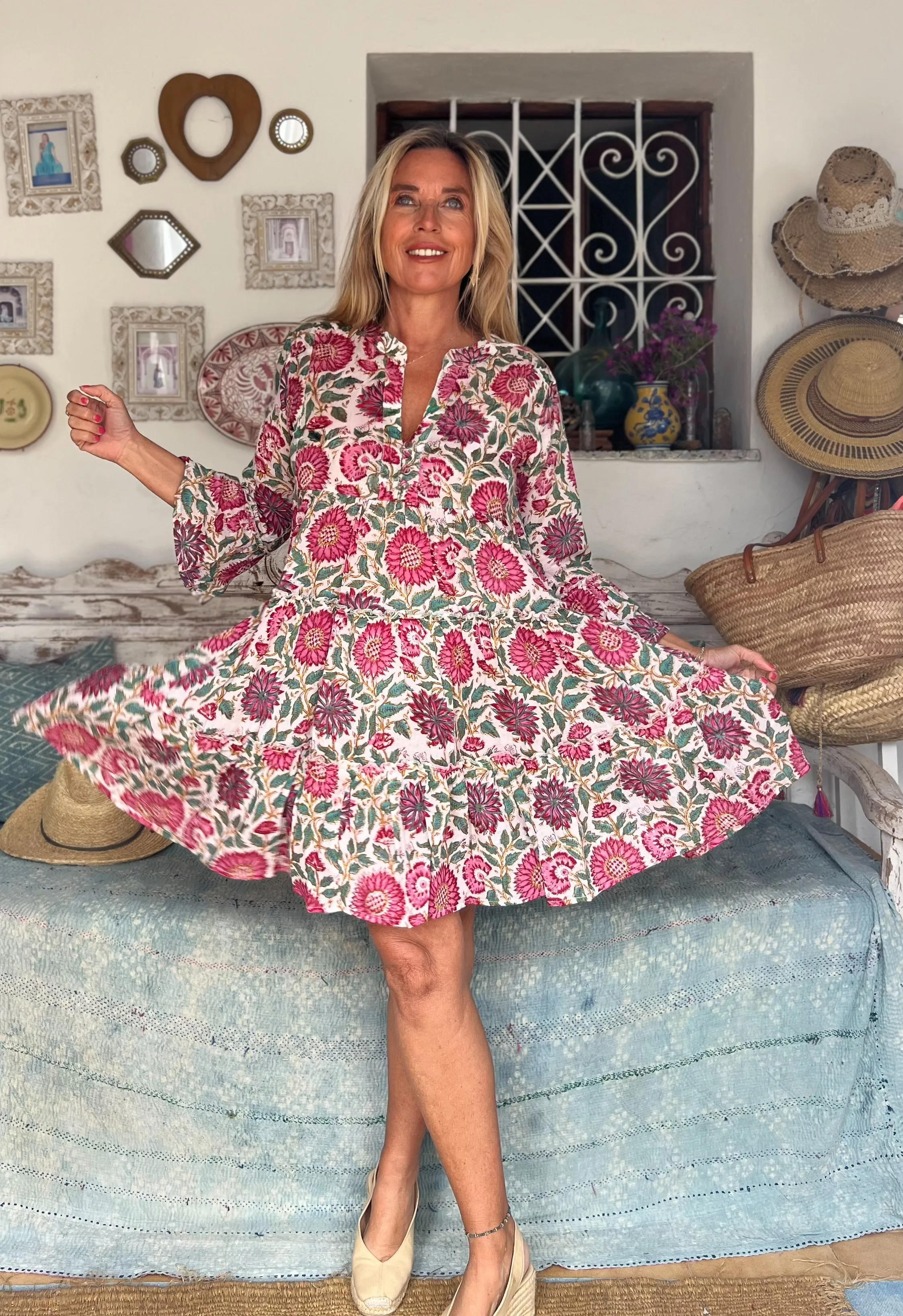 Geo  dress short sunflower 🌻 white and pink