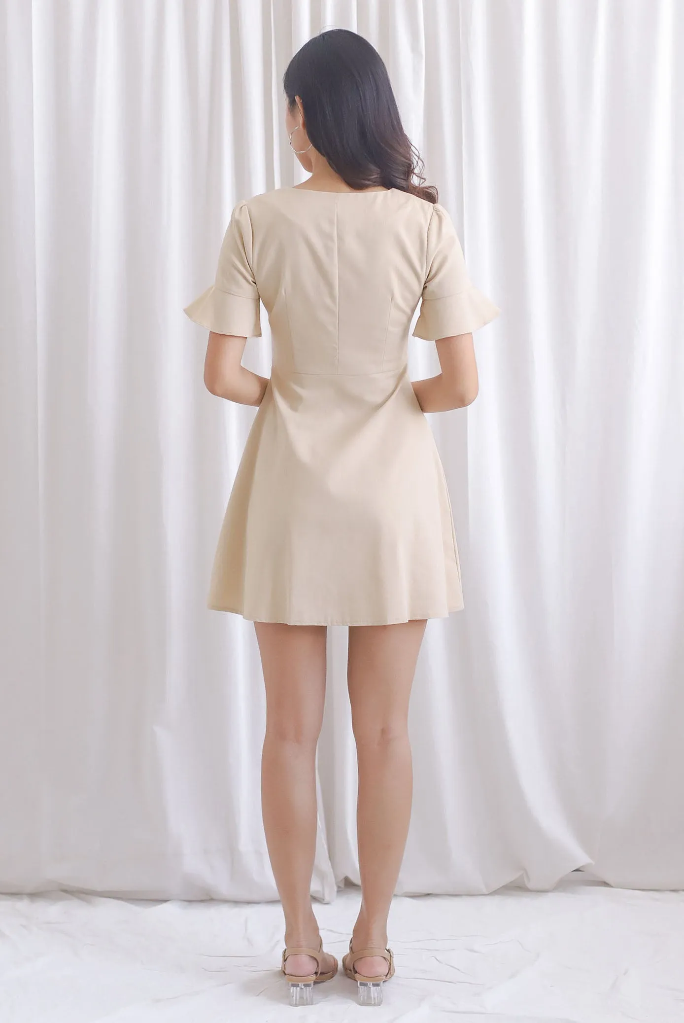 Jasmer Buttons Sleeved Dress In Ecru