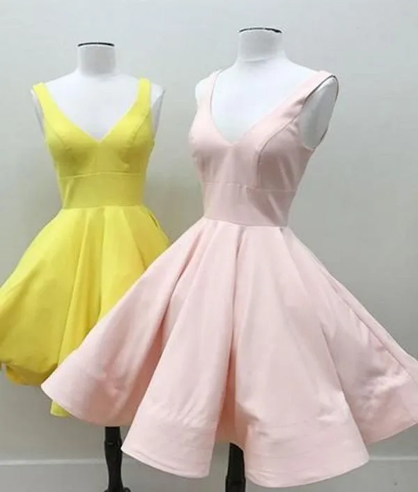 Knee Length V-neckline Yellow Homecoming Dress