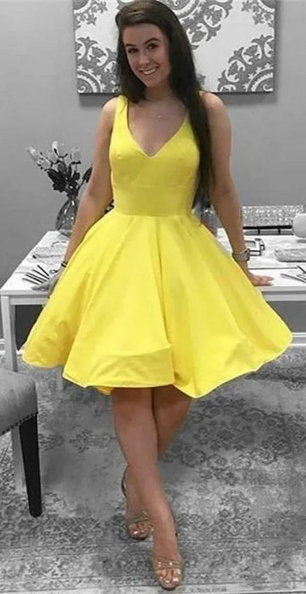 Knee Length V-neckline Yellow Homecoming Dress