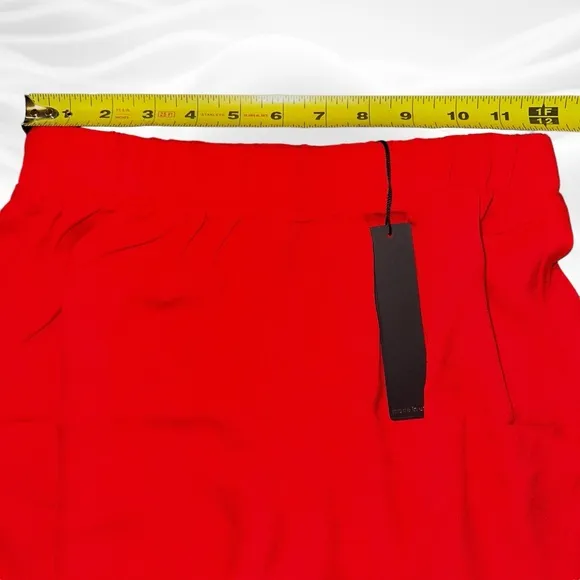Krisa Ruffle Short in Lava Red‎ XS