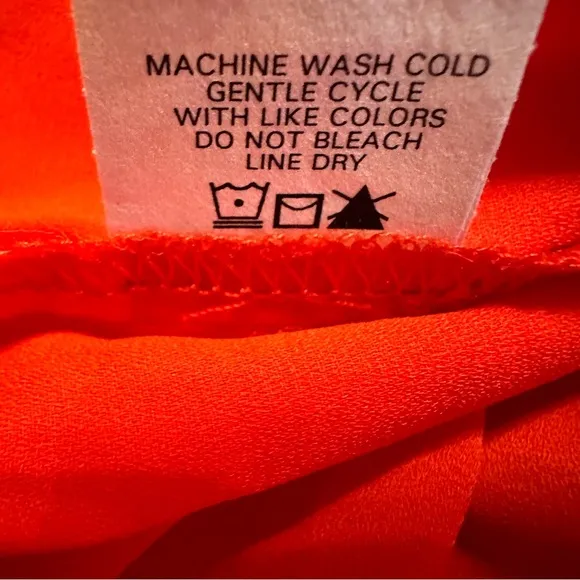 Krisa Ruffle Short in Lava Red‎ XS