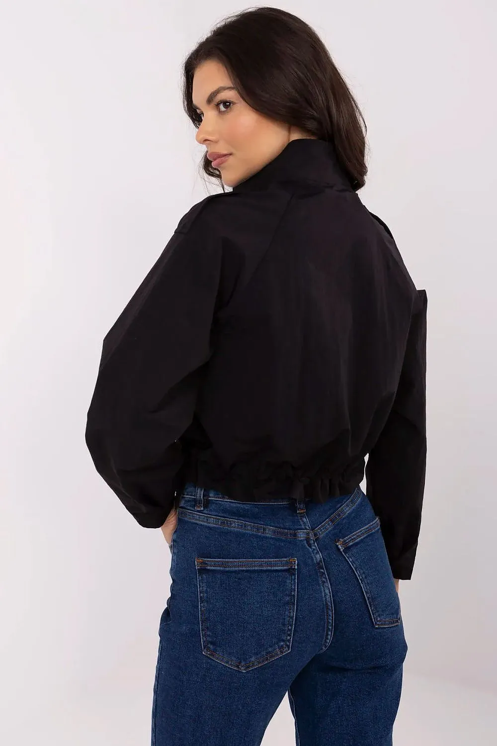 Light women's windbreaker jacket