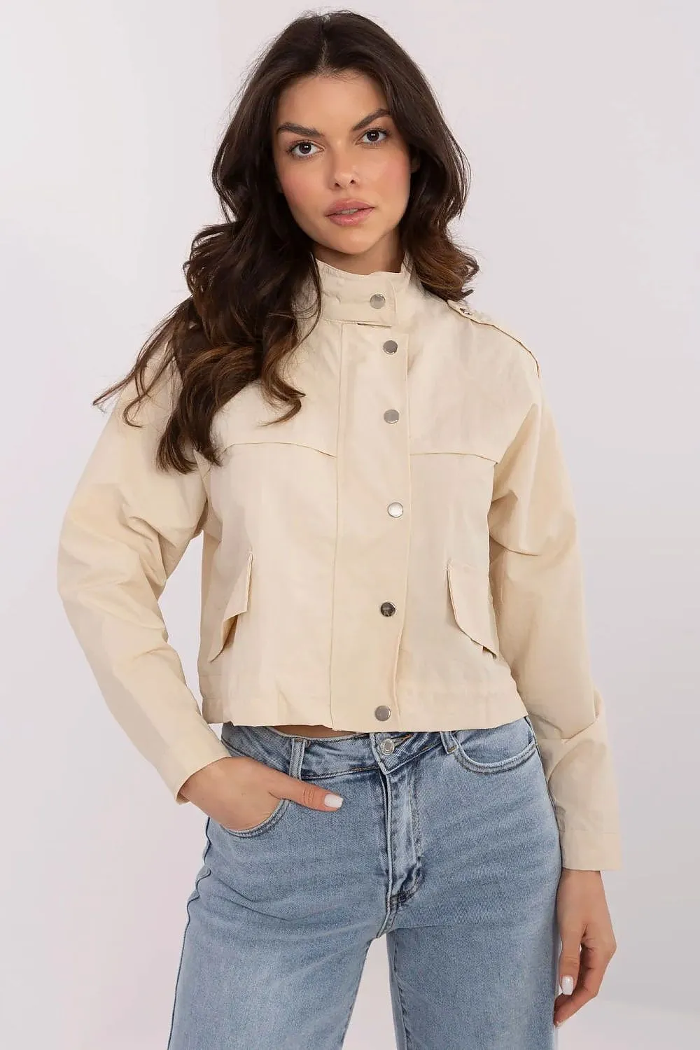 Light women's windbreaker jacket