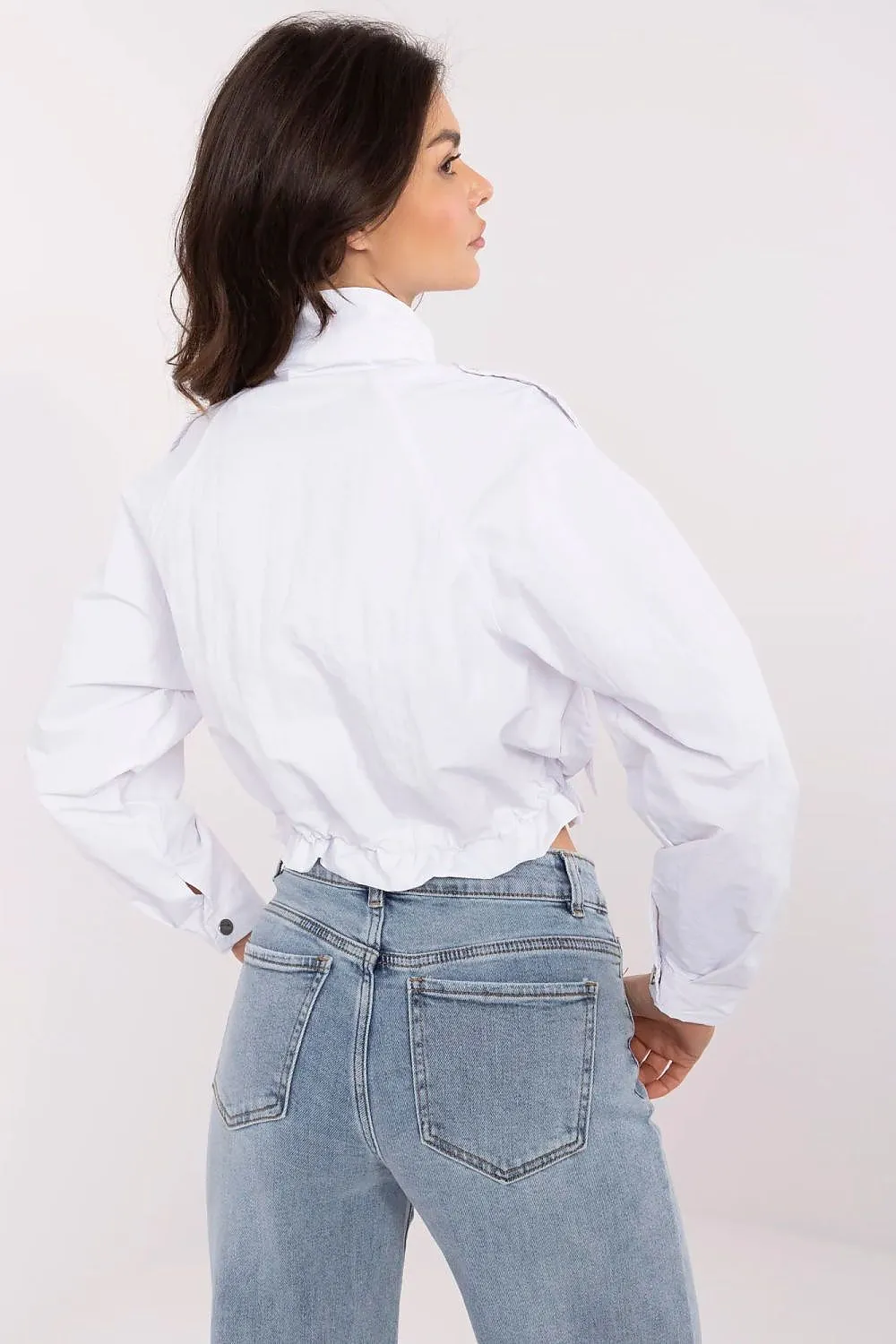 Light women's windbreaker jacket