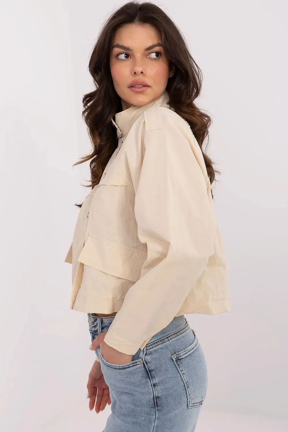 Light women's windbreaker jacket
