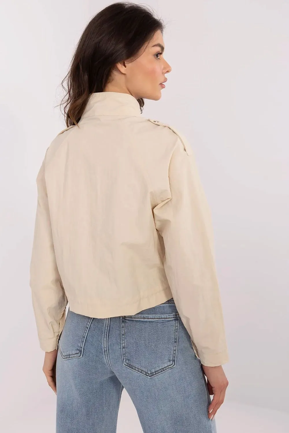 Light women's windbreaker jacket