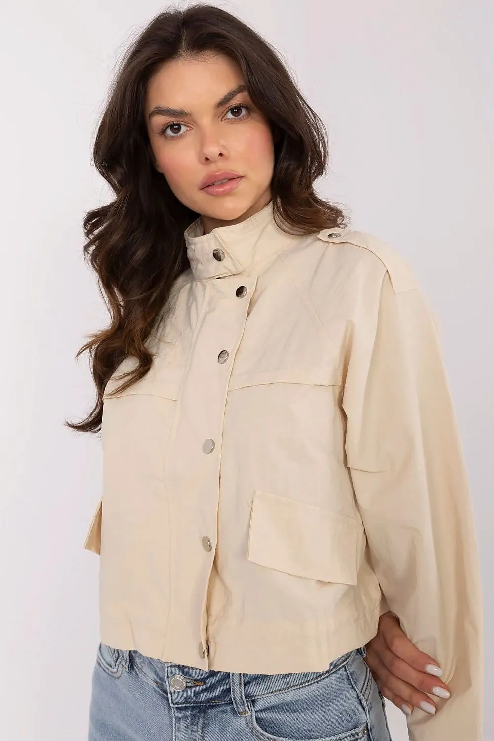Light women's windbreaker jacket