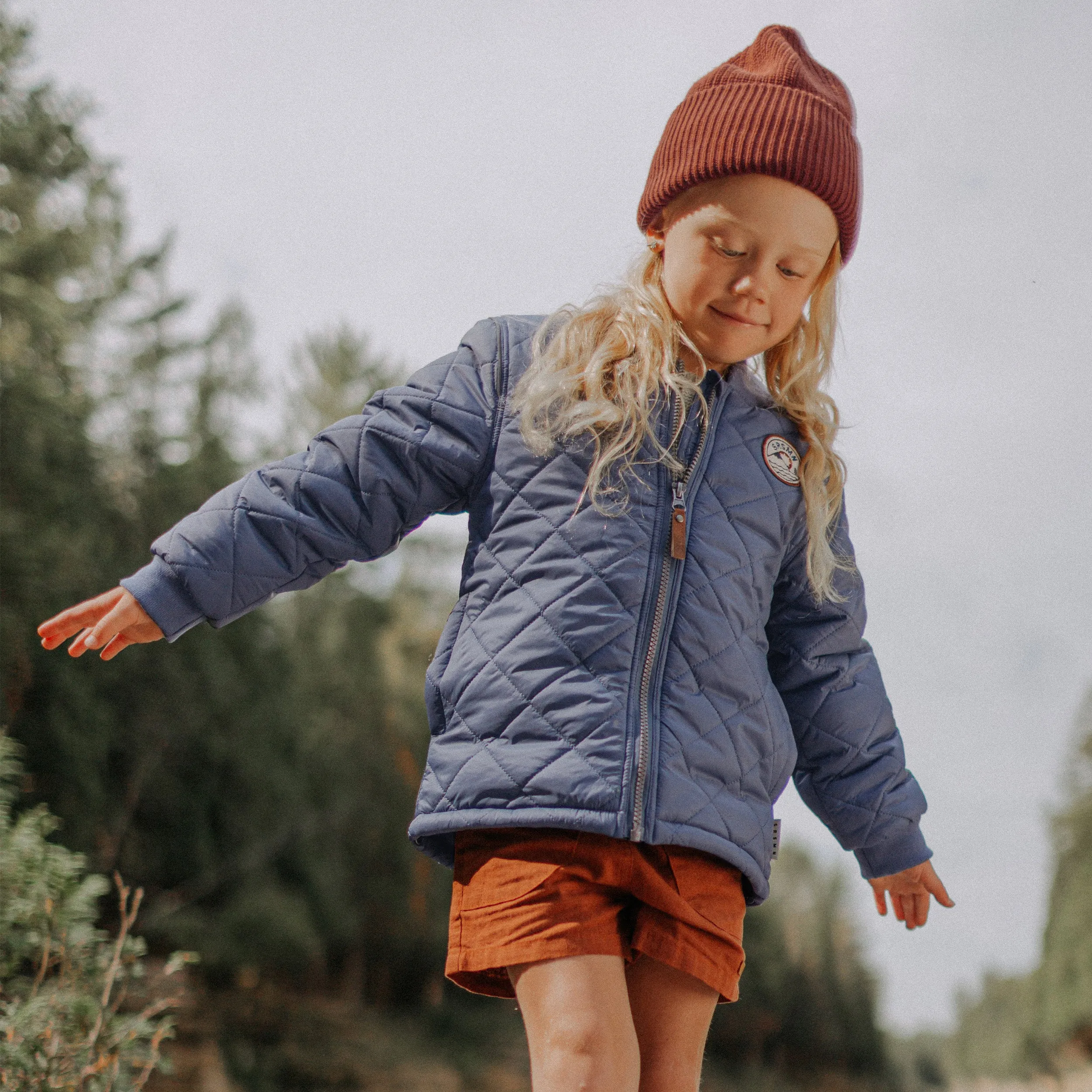 Manteau bleu acier matelassé en nylon, enfant || Steel blue coat in quilted nylon, child