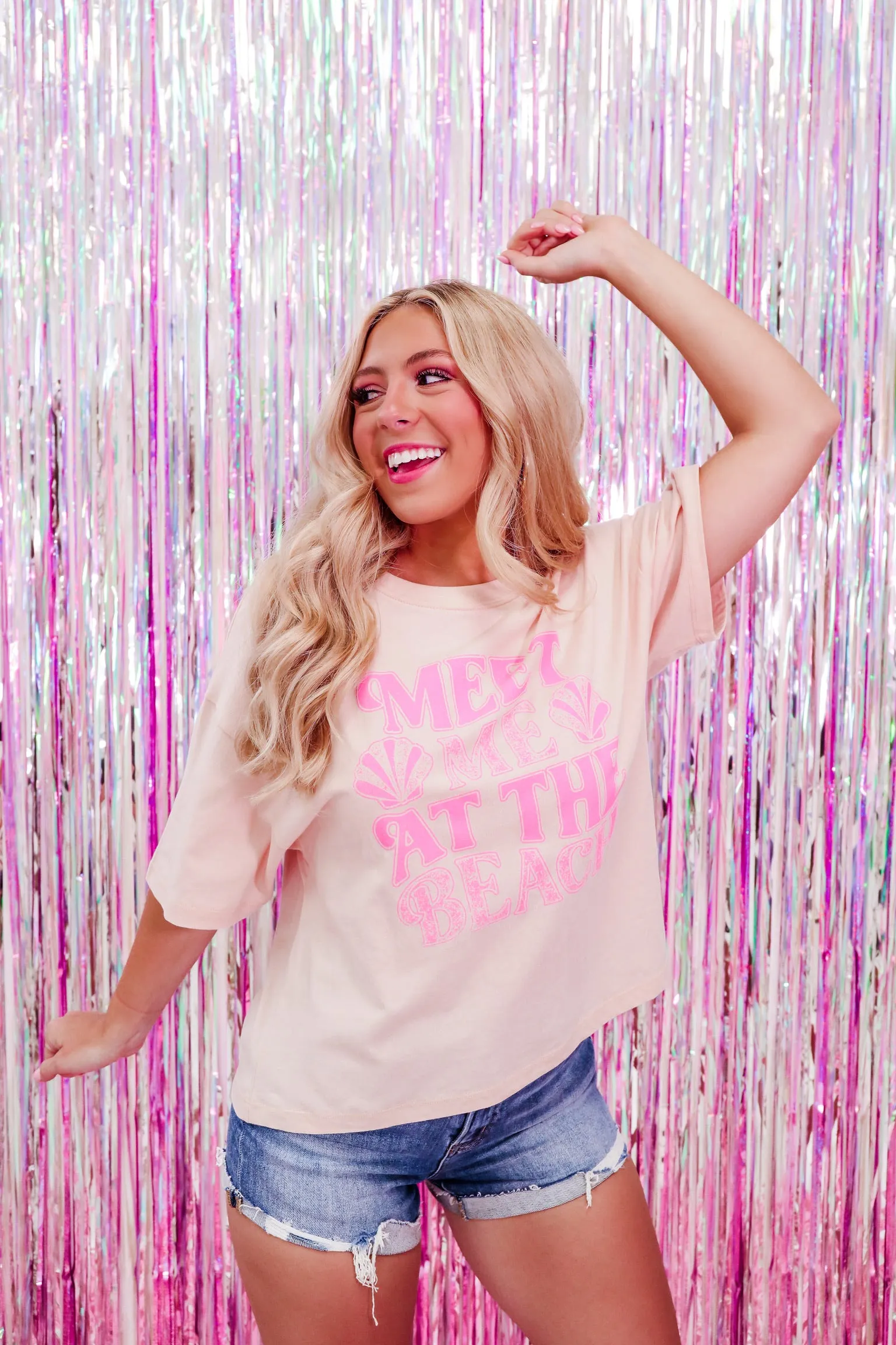 Meet Me At The Beach Crop Graphic Tee - Cream Pink