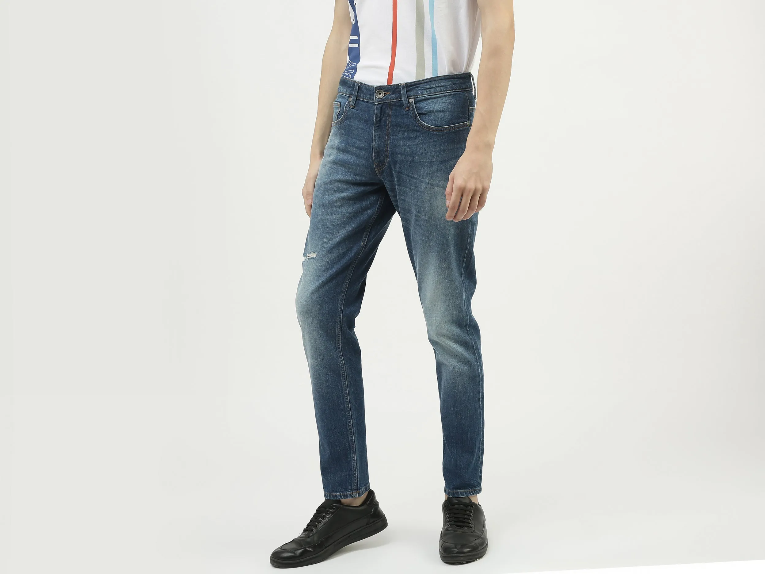 Men Solid Slim Tapered Fit Jeans