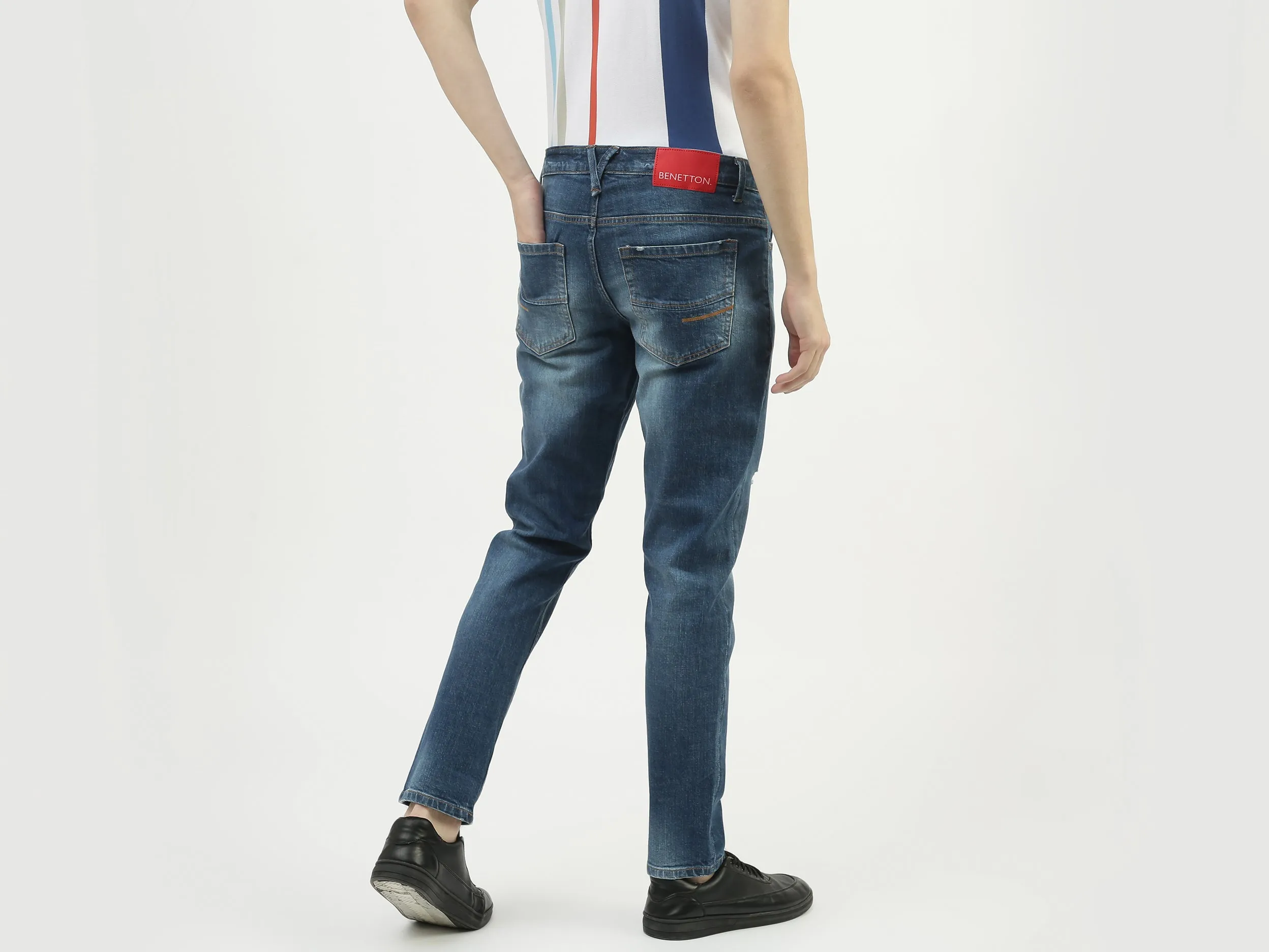 Men Solid Slim Tapered Fit Jeans