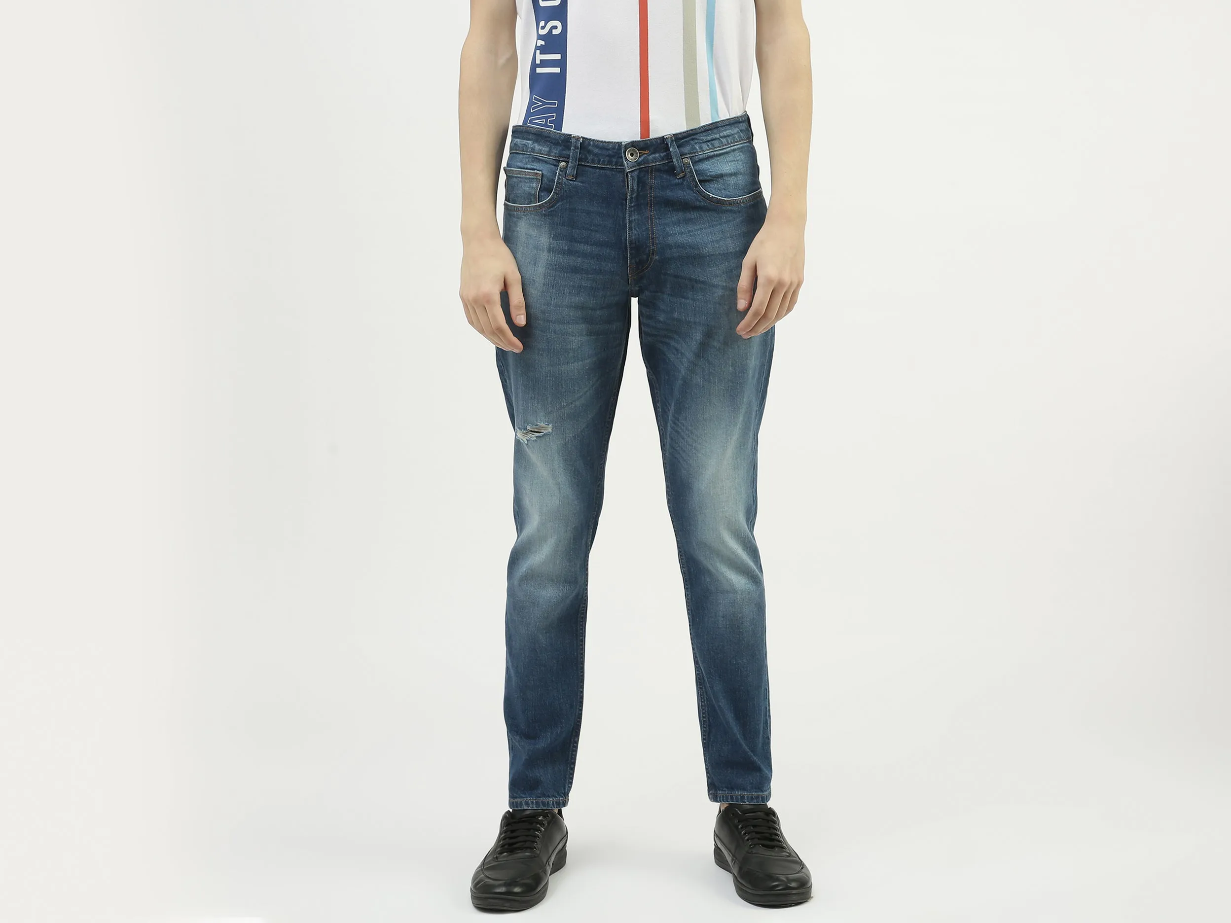Men Solid Slim Tapered Fit Jeans