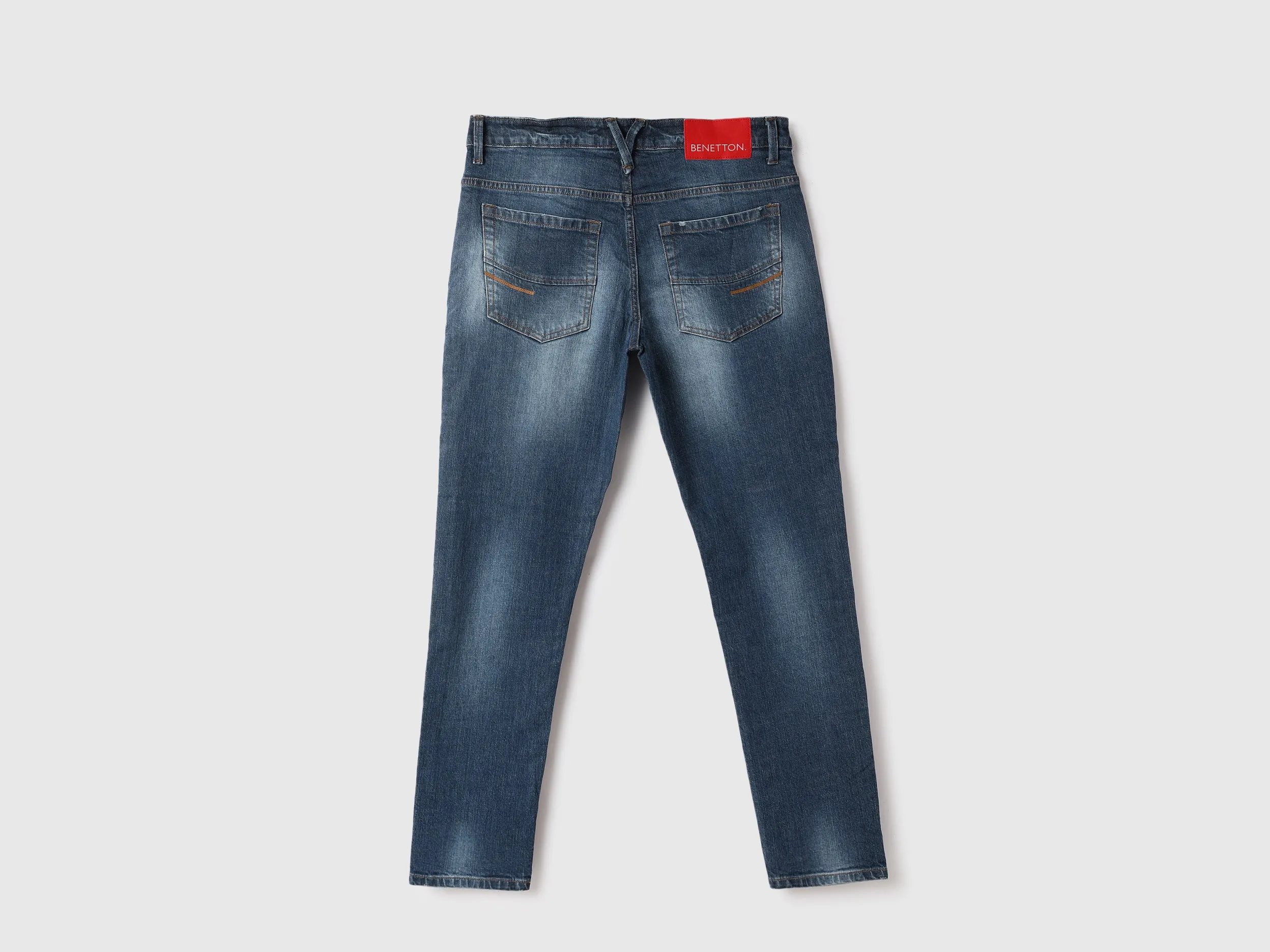 Men Solid Slim Tapered Fit Jeans