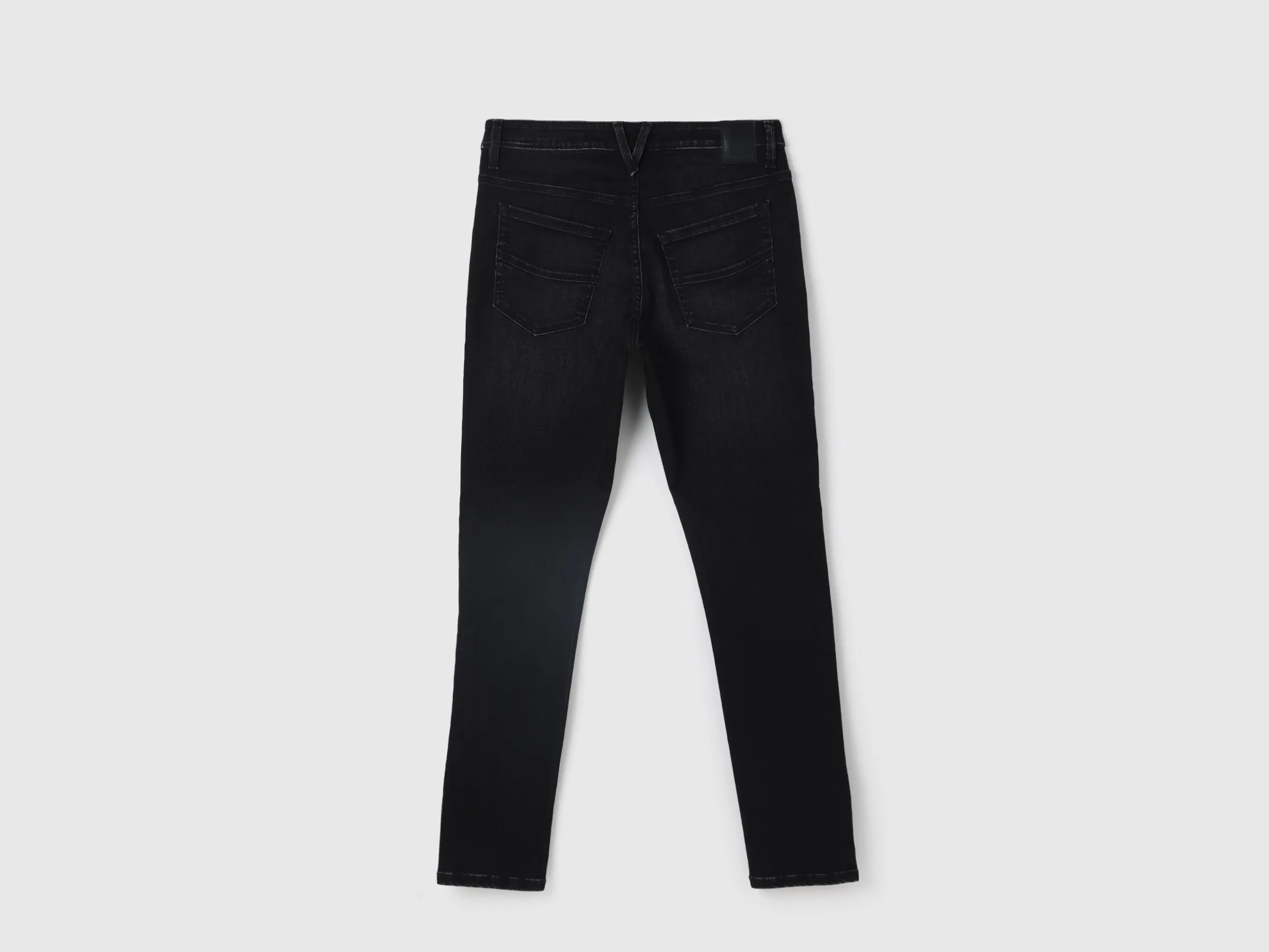 Men's Solid Slim Tapered Fit Jeans