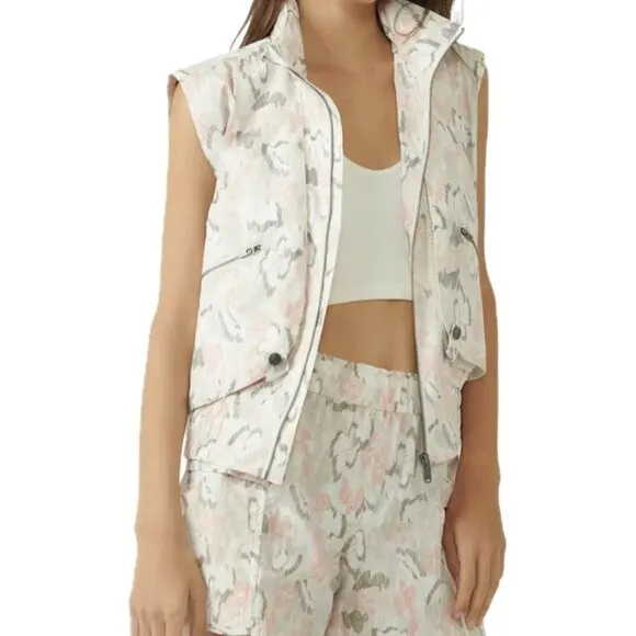 NWT FP MOVEMENT FREE PEOPLE CREAM &amp; OLIVE CARGO UTILITY VEST SZ M &amp; SHORTS SZ S