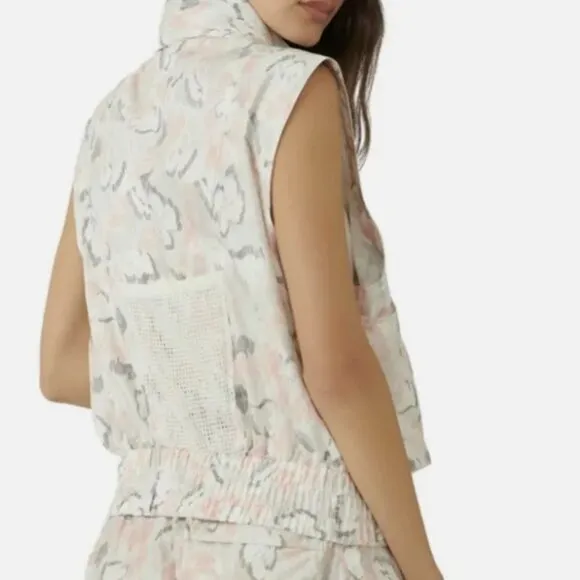 NWT FP MOVEMENT FREE PEOPLE CREAM &amp; OLIVE CARGO UTILITY VEST SZ M &amp; SHORTS SZ S
