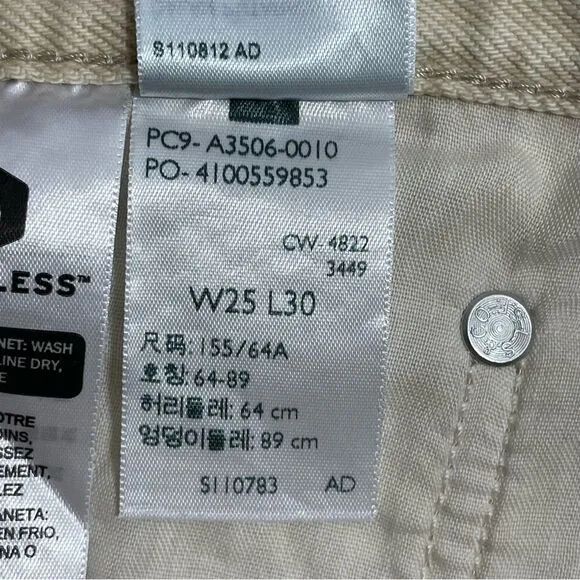 NWT Levi’s Premium 80’s Mom Jeans Beige Tan Size 25x30 High Rise Tapered Relaxed