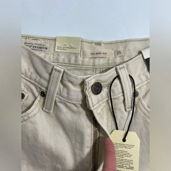 NWT Levi’s Premium 80’s Mom Jeans Beige Tan Size 25x30 High Rise Tapered Relaxed