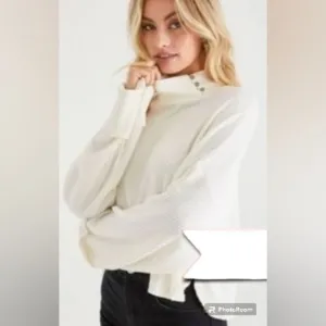 NWT Project Social T Size Small White Oversized Button Mockneck Cropped Sweater