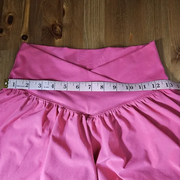 OFFLINE By Aerie Real Me Crossover Flowy Short Solar Pink Size M Built in Shorts