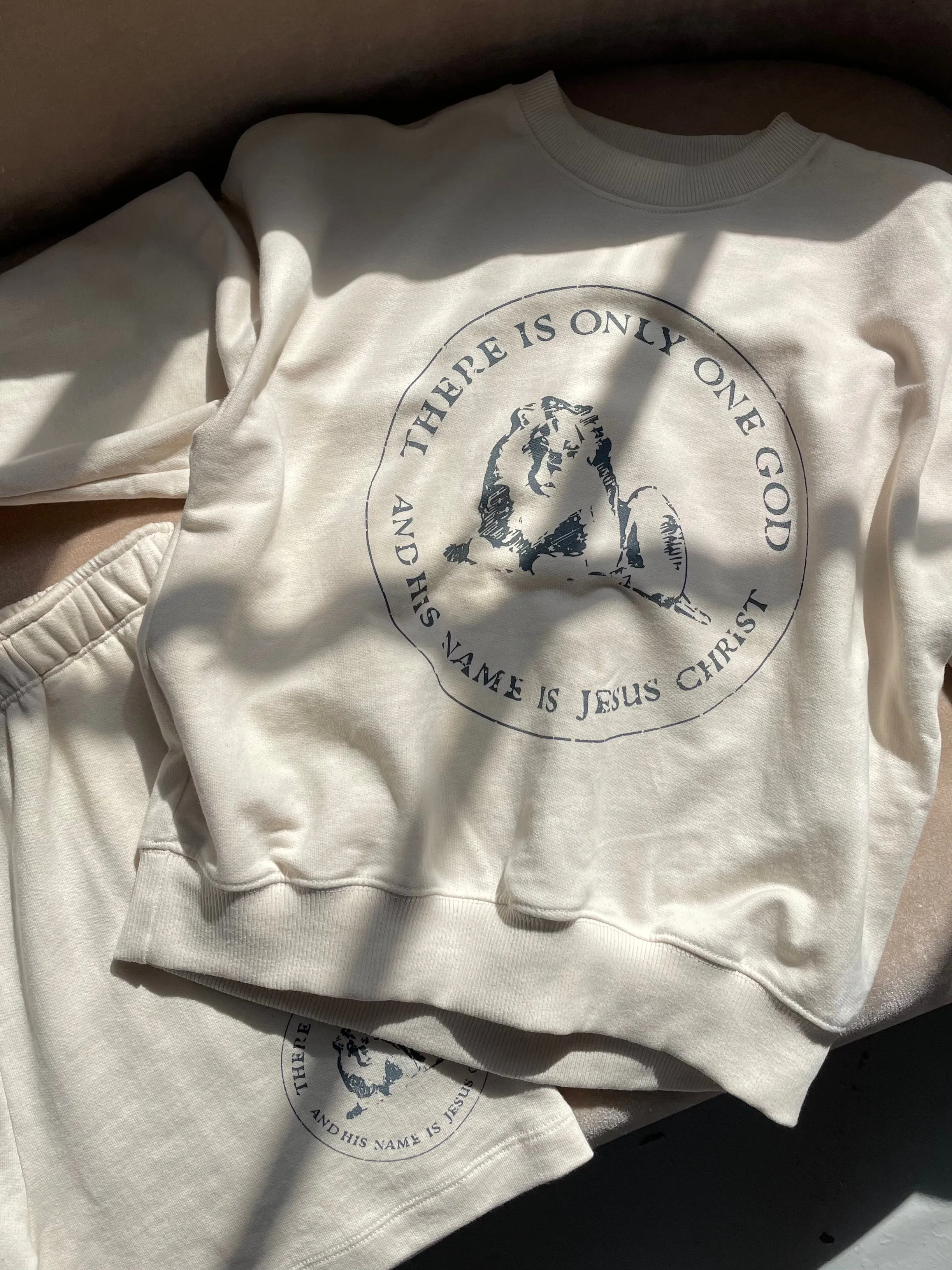 ONLY OG VANILLA SWEATSHIRT