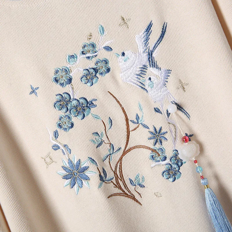 RETRO STYLE ELEMENT EMBROIDERED MID LENGTH HOODIE UB3307
