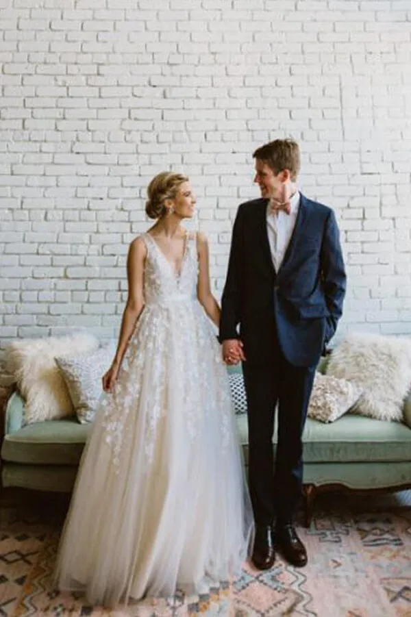 Roycebridal Fabulous Ivory V-neck Long Beach Wedding Dress with Lace Appliques, MW270