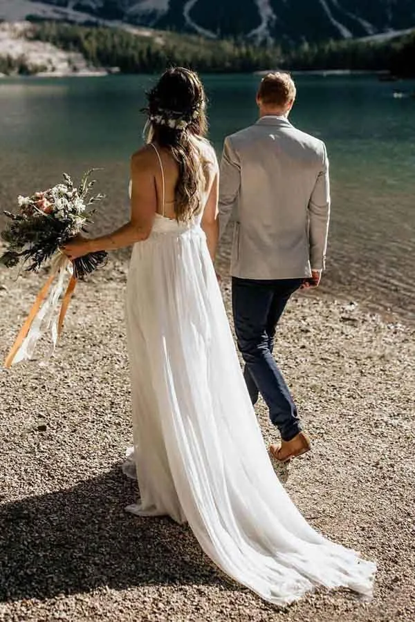 Roycebridal Simple A-line Lace Spaghetti Straps Beach Wedding Dresses With Train, MW567