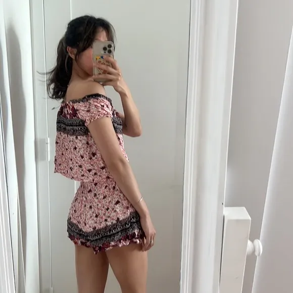 SET NWT LF Seek the label floral print crop top and shorts set