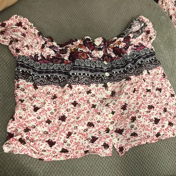SET NWT LF Seek the label floral print crop top and shorts set