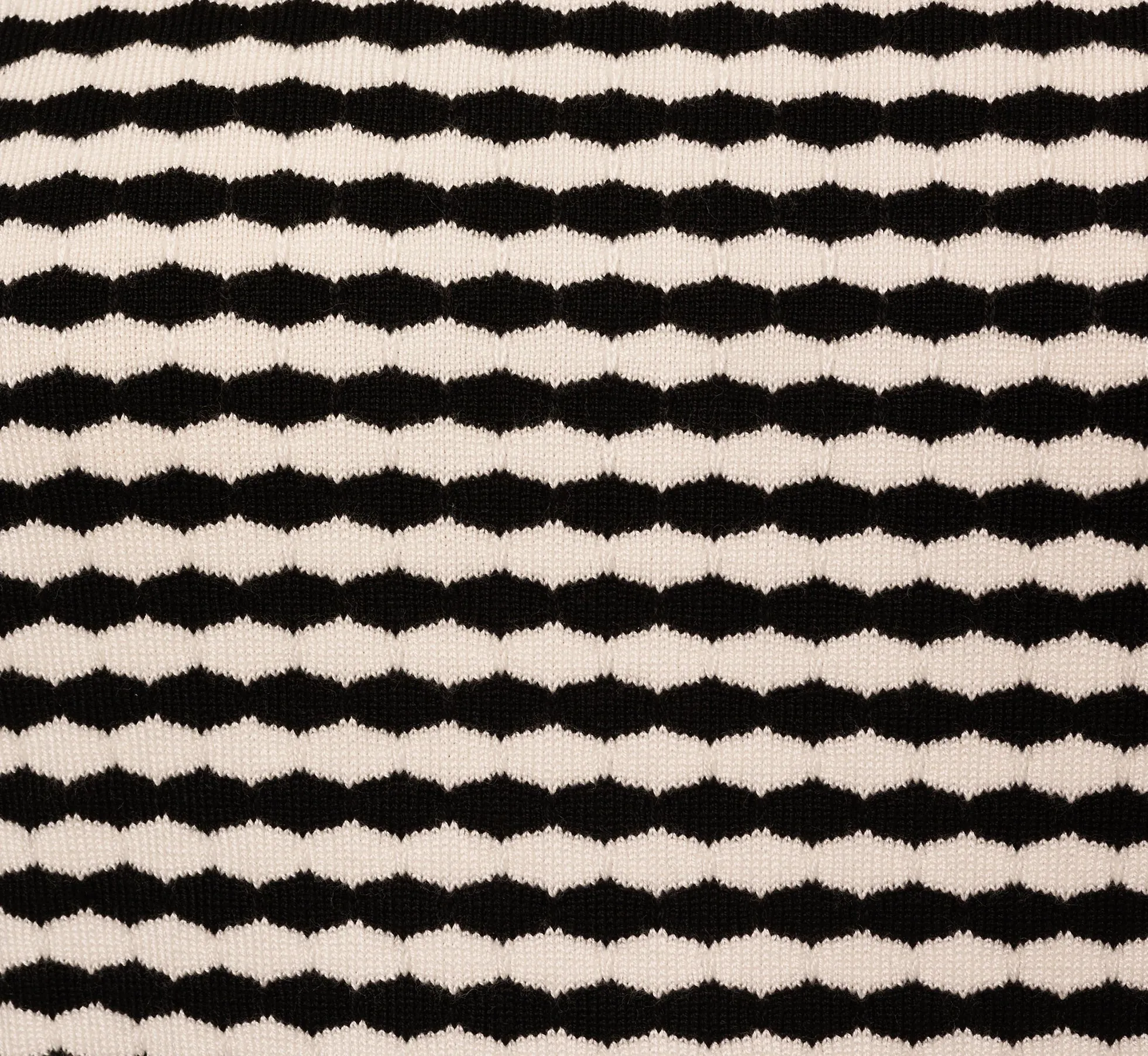 Short Sleeve Optic Pattern Knit Sweater In Ivory Black