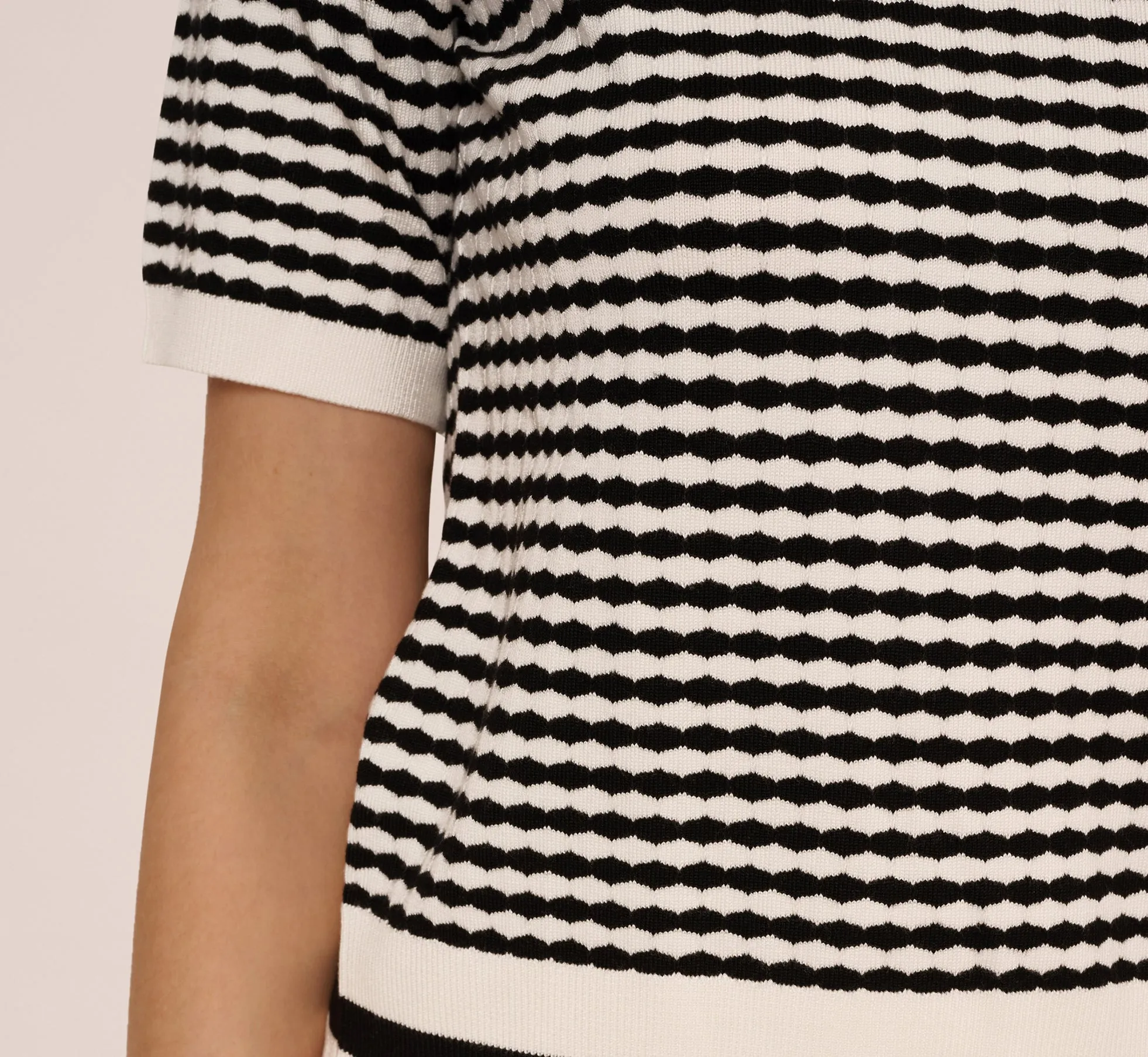 Short Sleeve Optic Pattern Knit Sweater In Ivory Black
