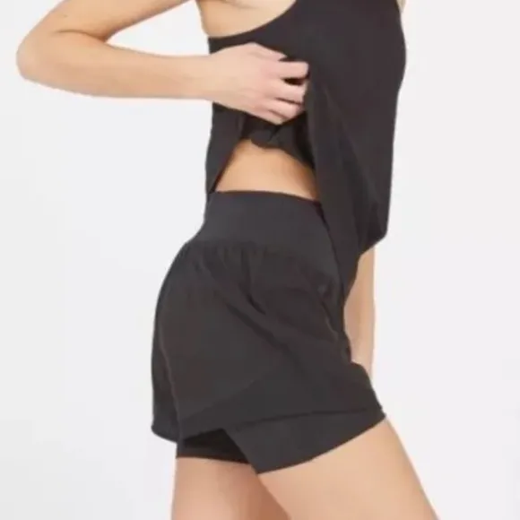 Spanx Get Moving Shorts Built-In black layered pockets spandex biker short M NEW