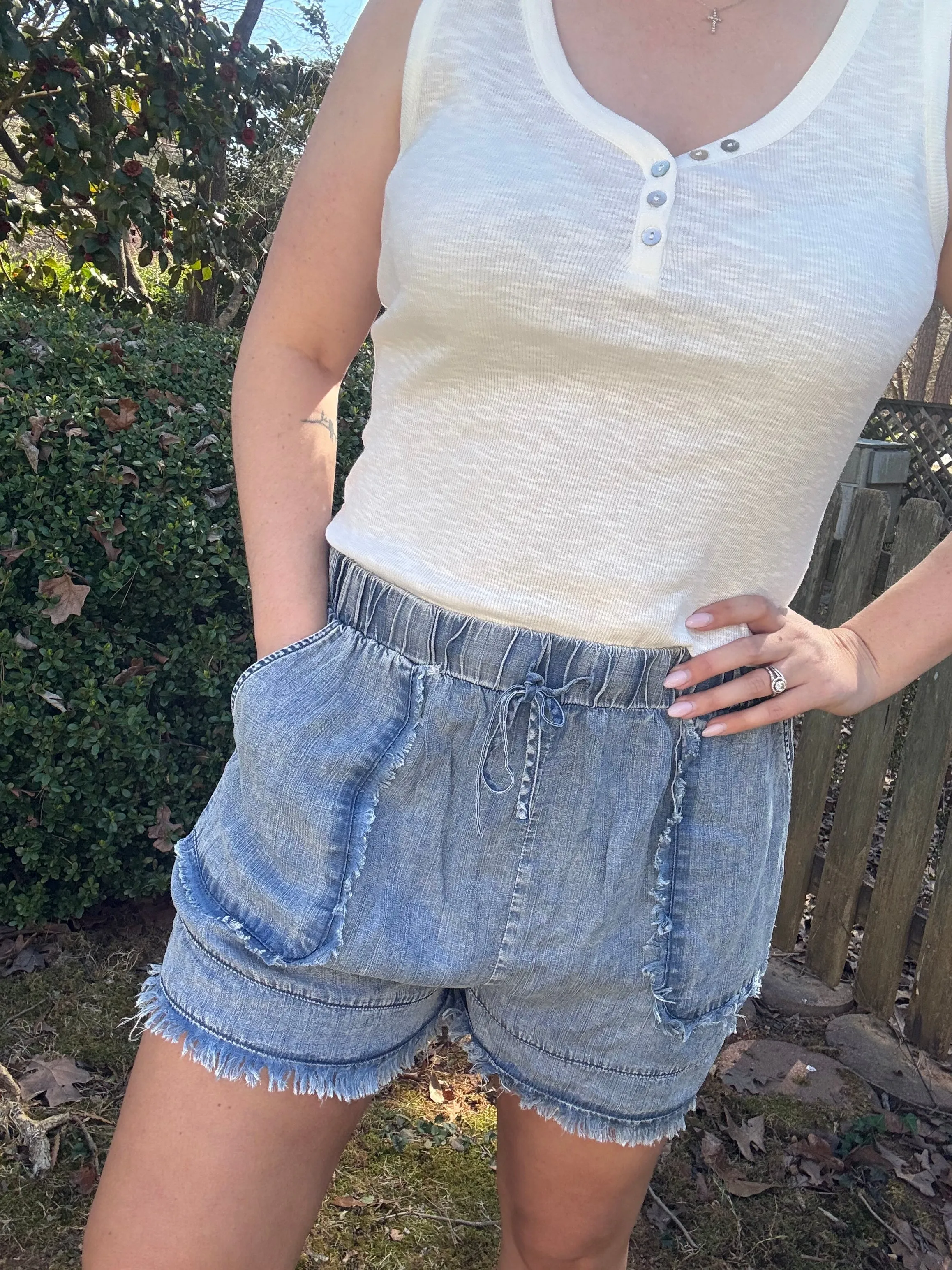SUNSET FRINGE DENIM - SHORTS